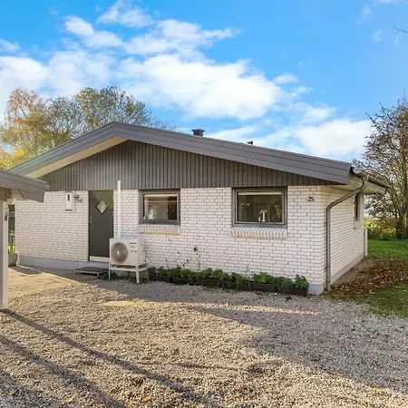 Nyaraló Sigbrit - 100m From The Sea By Interhome *
