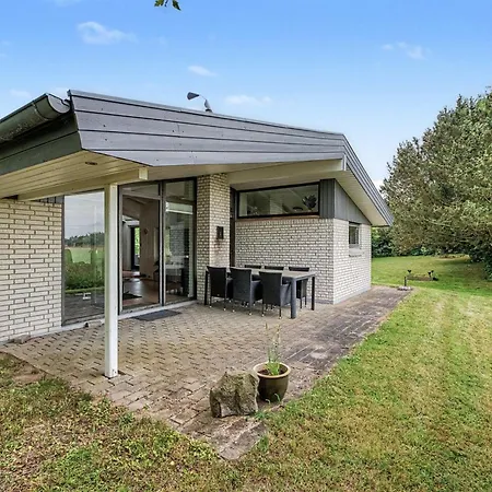 Nyaraló Sigbrit - 100m From The Sea By Interhome *