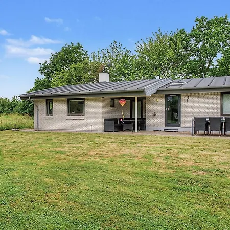 Nyaraló Sigbrit - 100m From The Sea By Interhome *