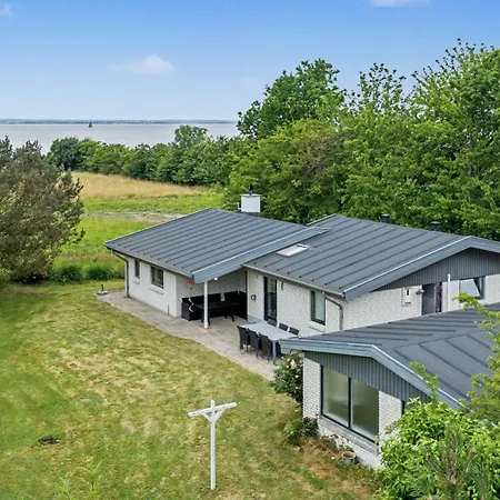 Nyaraló Sigbrit - 100m From The Sea By Interhome *